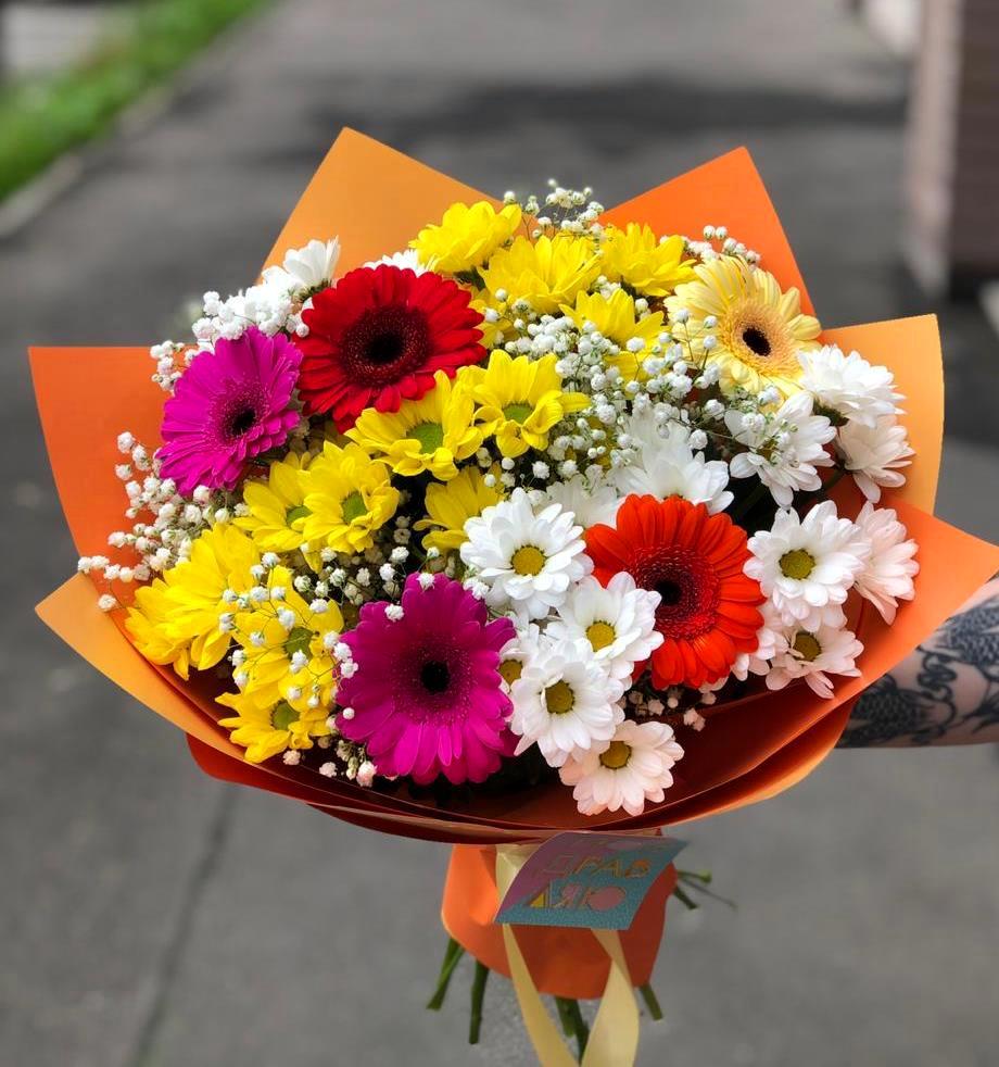 Букет знак внимания в Батайске Букет цветов из: Герберы и Хризантемы в Батайске