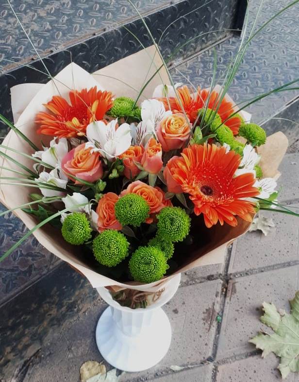 Букет огненно-рыжий в Батайске Букет цветов из: Герберы, Хризантемы, Альстромерии и Розы в Батайске