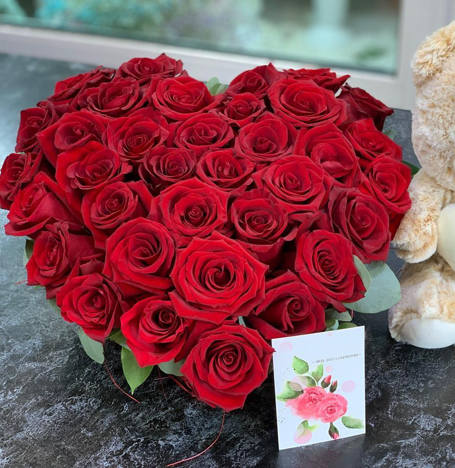 Композиция искренние чувства в Батайске Цветочная композиция из Розы в виде сердца в Батайске