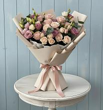 Букет бодрость в Батайске Букет цветов из:  Розы и Лизиантусы в Батайске