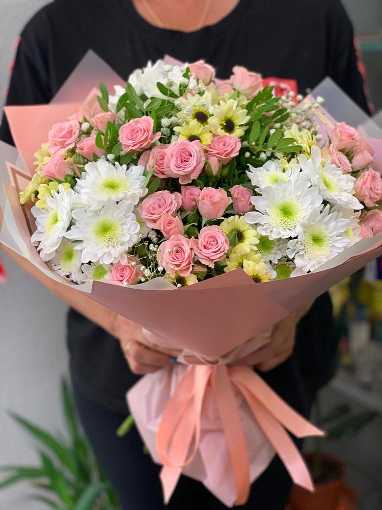 Букет юношеские грезы в Батайске Букет цветов из: Розы и Хризантемы в Батайске