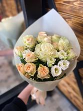 Букет цветов из:  Розы и Лизиантусы в Батайске