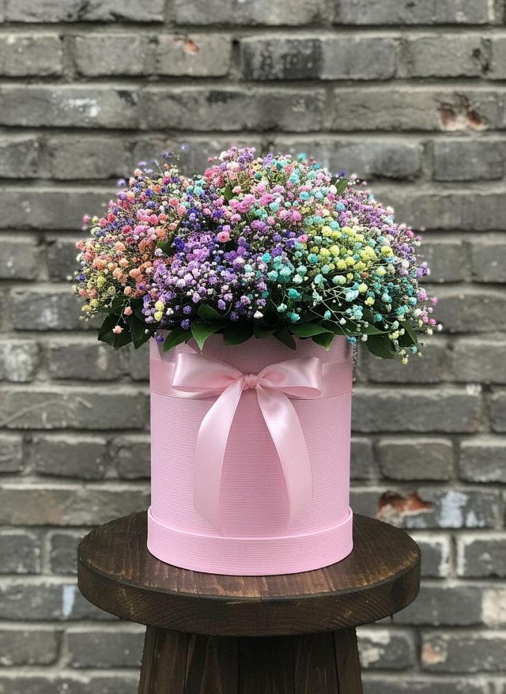 Композиция Яркие эмоции в Батайске Цветочная композиция из Гипсофила и Розы в шляпной коробке в Батайске