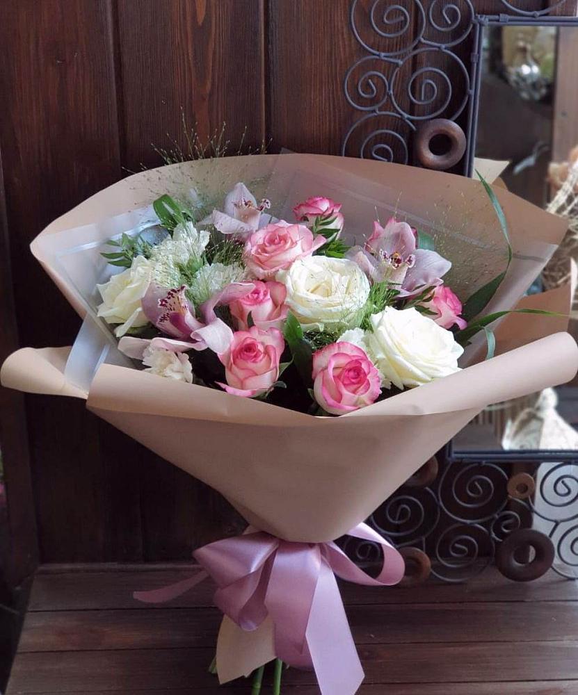 Букет майское утро в Батайске Букет цветов из: Гвоздики, Орхидеи, Розы и Хризантемы в Батайске