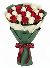 Букет Микс из красных и белых роз в Батайске