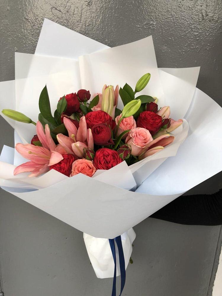 Букет Люби меня в Батайске Букет цветов из: Лилии и Розы в Батайске