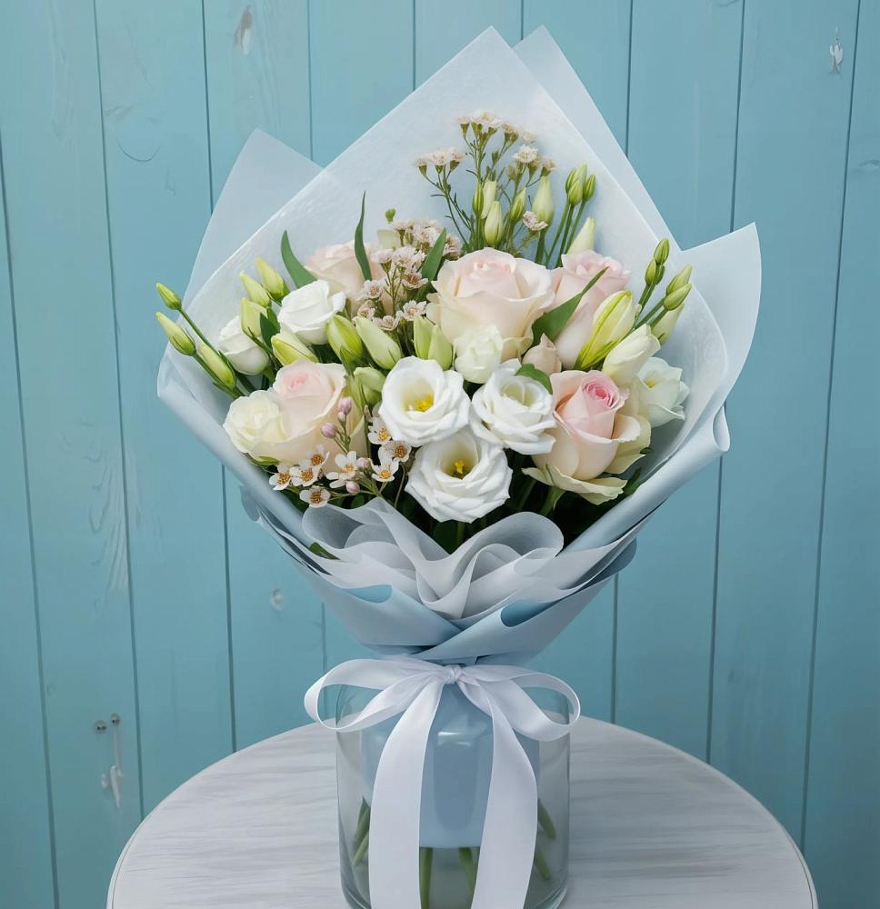 Букет цветов из: Розы и Лизиантусы в Батайске