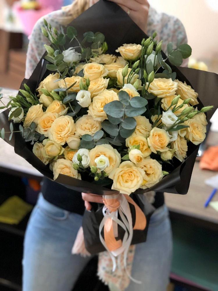 Букет цветов из: Розы и Лизиантусы в Батайске