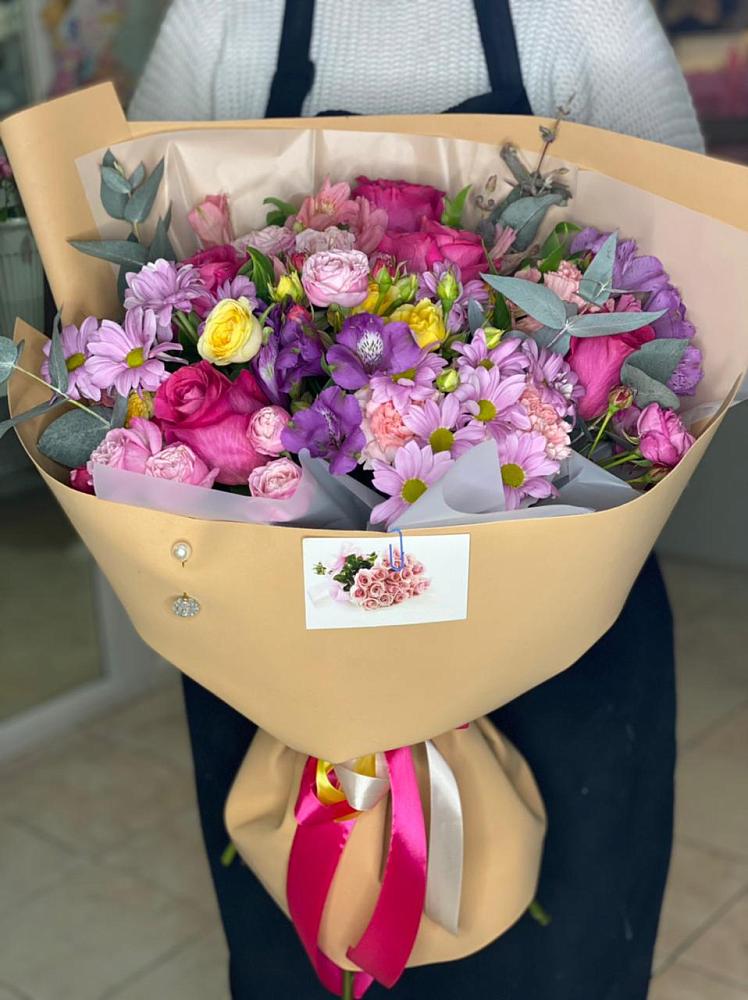 Букет цветов из: Хризантемы, Гвоздики и Альстромерии в Батайске