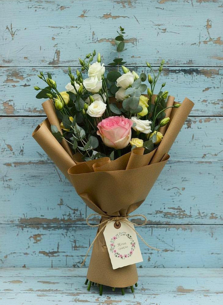 Букет цветов из: Розы и Лизиантусы в Батайске