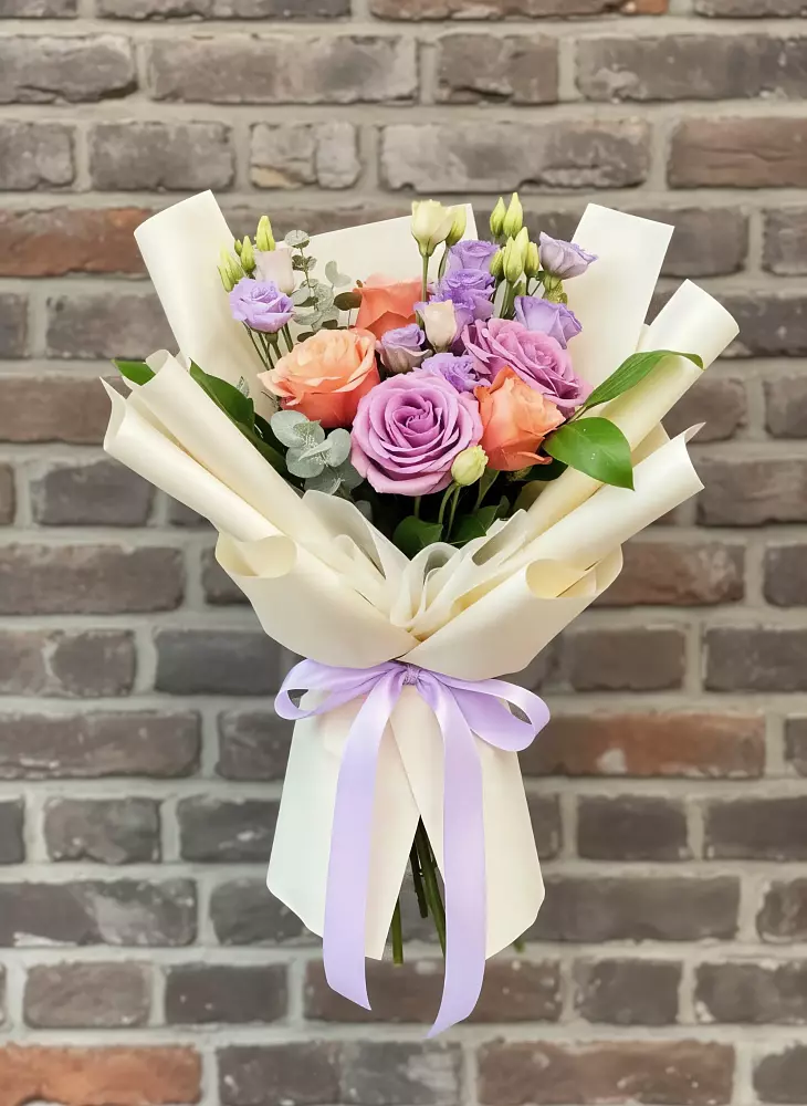 Букет цветов из: Лизиантусы и Розы в Батайске