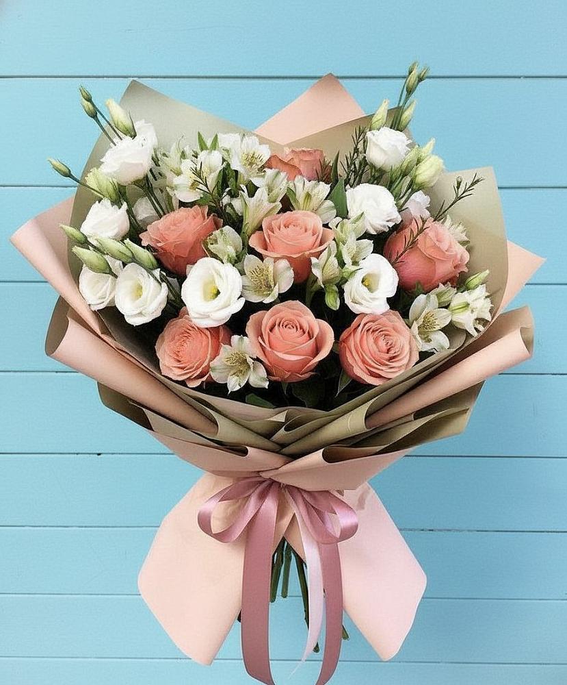 Букет олимп в Батайске Букет цветов из: Розы, Альстромерии и Лизиантусы в Батайске