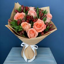 Букет Сплетённые любовью в Батайске Букет цветов из:  Розы и Альстромерии в Батайске