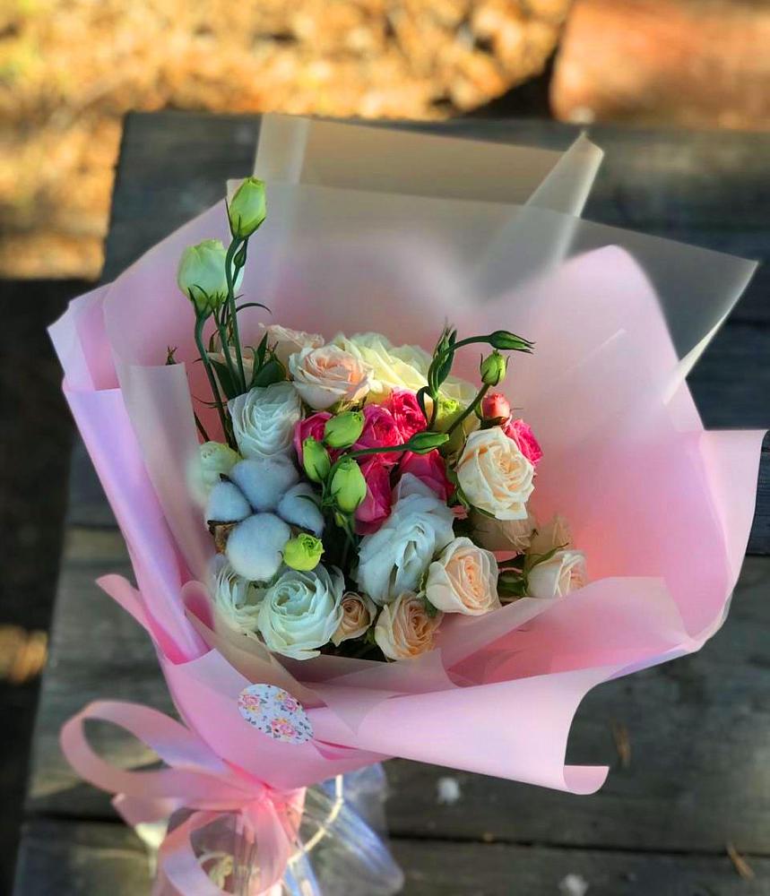 Букет цветочный коктейль в Батайске Букет цветов из: Розы и Лизиантусы в Батайске