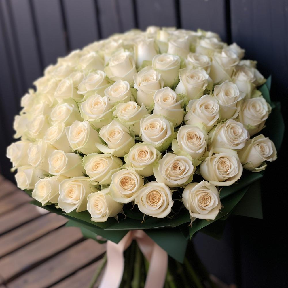 Букет 101 Белая роза Крем де ля Крем в Батайске
