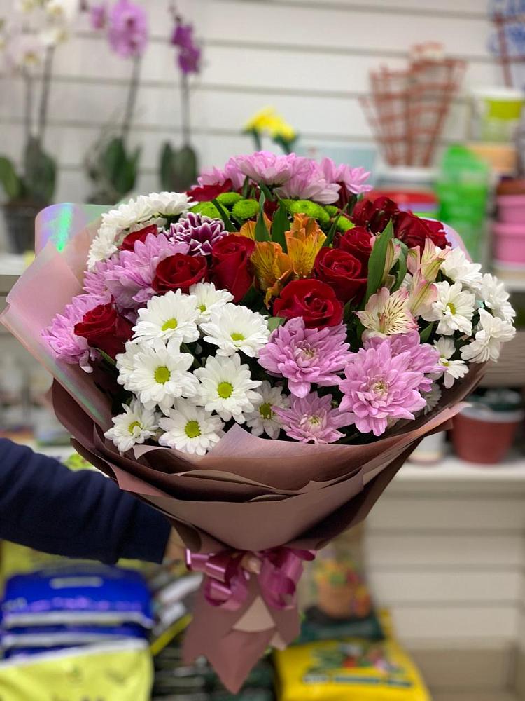 Букет салют цветов в Батайске Букет цветов из: Розы, Хризантемы и Альстромерии в Батайске