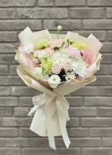 Букет цветов из:  Гвоздики, Розы, Лизиантусы и Хризантемы в Батайске