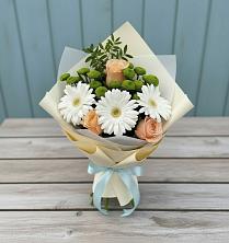 Букет герберы и розы в Батайске Букет цветов из:  Герберы, Розы и Хризантемы в Батайске