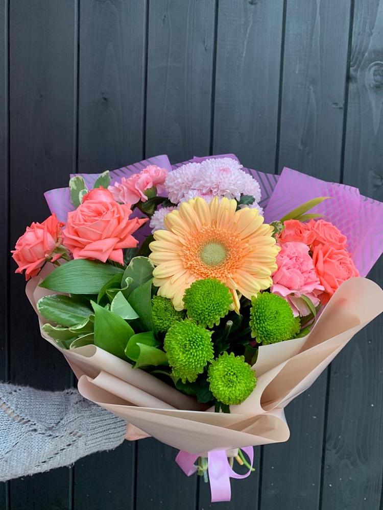 Букет утонченная красота в Батайске Букет цветов из: Гвоздики, Розы, Герберы и Хризантемы в Батайске