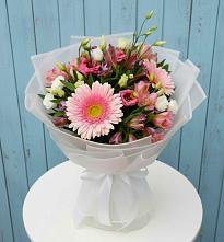 Букет цветов из:  Герберы, Альстромерии и Лизиантусы в Батайске