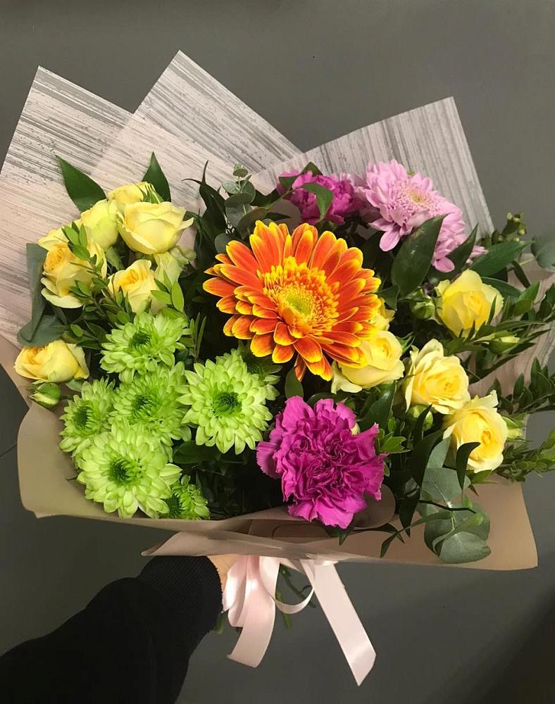 Букет огни ночного города в Батайске Букет цветов из: Гвоздики, Герберы, Розы и Хризантемы в Батайске