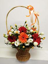 Композиция краски земли в Батайске Цветочная композиция из Герберы и Хризантемы в корзине в Батайске