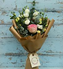 Букет нежный привет в Батайске Букет цветов из:  Розы и Лизиантусы в Батайске